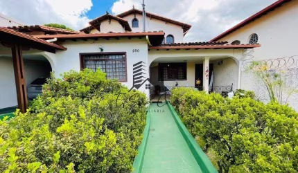 Casa com 4 dormitórios - bairro Inconfidentes - Contagem/MG