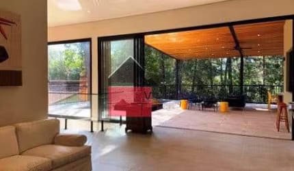 Casa em Condominio, É ideal para famílias grandes ou que recebam visitas/hóspedes, para venda e loc