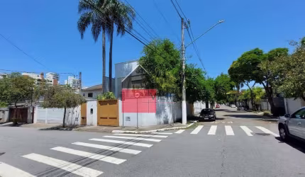 Casa / Sobrado com Potencial para Reforma, com 3 dormitórios, Piscina, Quintal, 4 Vagas, 477 m2 - R