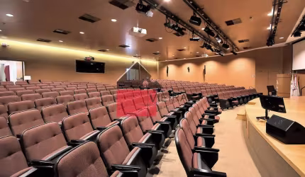 Prédio Bom para Cinema.Tatro .Locação, Luz e som , Bom para igreja ja tem todo sistema de som para
