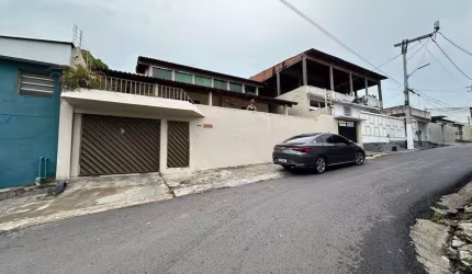 Casa dois pavimentos, próximo ao CSU, com 271m² construído, 5 quartos, localização ótima - Manaus