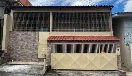 Casa Térrea em Flores, com 02 quartos, duas vagas, ótima localização, documentação titulo definitivo
