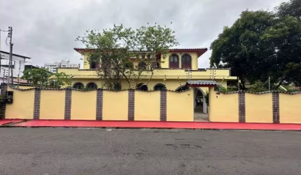 Casa com 10 quartos, 5 suítes, 8 vagas, energia solar, Bairro Parque 10, Localização Top, Manaus - A
