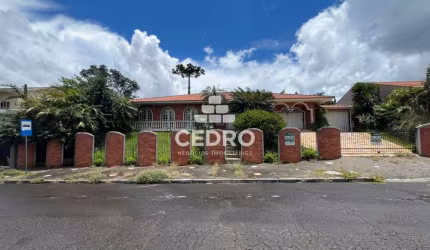 Imóvel comercial com 4 quartos sendo 2 suítes