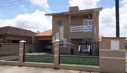 Belo sobrado mobiliado, com edícula e piscina a venda no bairro Vila Nova !!