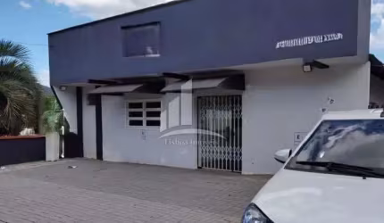 Casa Comercial a venda no bairro Saguaçu !!