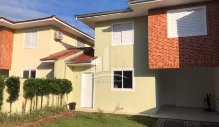 Sobrado a venda em condomínio fechado no bairro Bom Retiro !!