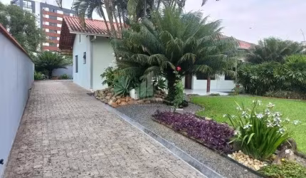 Ampla residência AVERBADA a venda no bairro Costa e Silva !!