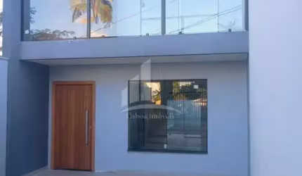 Casa geminada de 102 m2 com suíte a venda no bairro Boa Vista !!