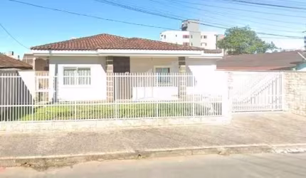Residência dos sonhos 'Averbada' e disponível para venda no bairro Costa e Silva !