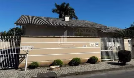 Casa AVERBADA com piscina no Vila Nova!