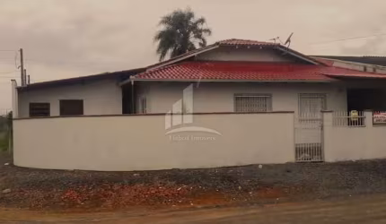 Casa AVERBADA à venda no bairro Paranaguamirim!