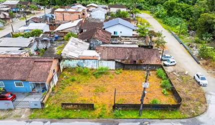 Terreno de esquina a venda no bairro Morro do Meio