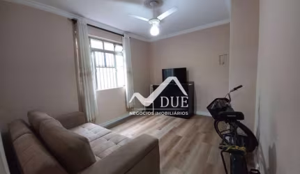 Apartamento com 2 dormitórios de frente, no 1 andar com varanda e vaga suficiente e livre, à venda, 70 m² por R$ 340.000 - Boqueirão - Santos/SP
