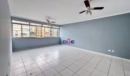 Apartamento com 3 dormitórios sendo 1 suite e dep completa deempragada na quadra da praia à venda, 137 m² por R$ 790.000 - Gonzaga - Santos/SP