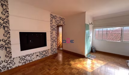 Apartamento no Campo Grande em Santos, com 2 quartos, de frente no 2° andar. Predinho com 1 vaga suficiente.