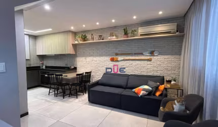 Lindo sobrado triplex com 2 suites, 4 banheiros, espaço goumert com churrasqueira, garagem box , piscina e salão de festas.