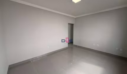 Apartamento impecável, no canal 6 de frente, 2° andar com sacadinha. 2 quartos sendo 1 suite e vaga