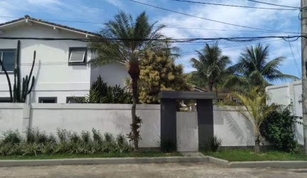 Vendo linda casa em Vargem Grande condomínio fechado.