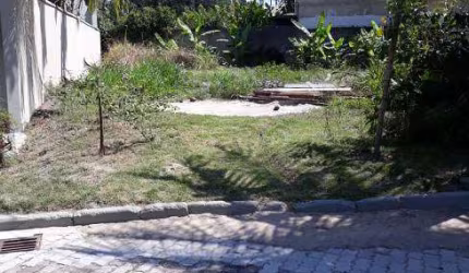 Vendo em Vargem Grande terreno plano 360m em condomínio.