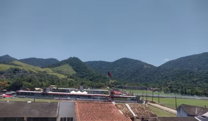 Vendo cobertura em Vargem Grande, com vista para o centro de treinamento do Flamengo.