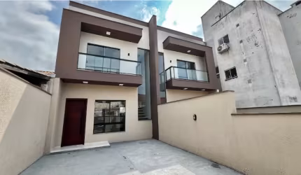 Sobrado à Venda no Bairro Ipiranga - São José!