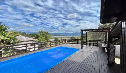 Linda Casa à Venda na Praia da Gamboa - Garopaba!