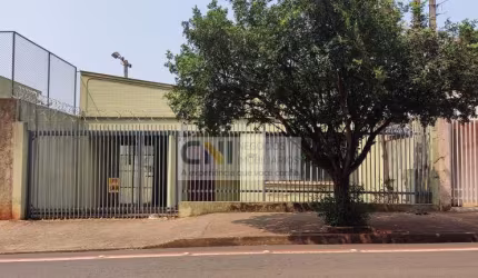 CASA - ÓTIMA LOCALIZAÇÃO - CENTRO