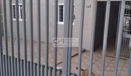 CASA MUITO BEM CONSERVADA NO JARDIM LEONOR
