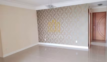 Apartamento com três dormitórios, uma suite e sacada. 108m², duas vagas.