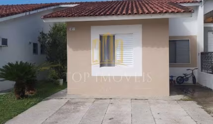 Casa térrea, tres dormitórios, suíte, duas vagas, condomínio fechado, piscina