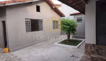 Casa com Terreno Amplo | Jd. Paraíso, Jacareí