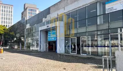Prédio comercial Ampla área de salão e estacionamento Áreas de escritórios e banheiros
