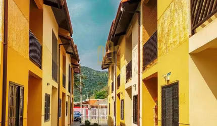 Oportunidade - Casa com 2 Quartos 500 m. da Praia de Maranduba.