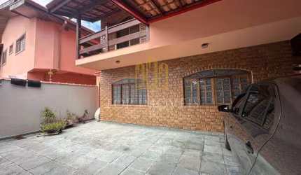 Lindo sobrado no Jd Portugal com 3 dormitórios com suite