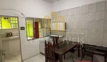 Aluguel de Apartamento simples e organizado em prédio de habitação compartilhada