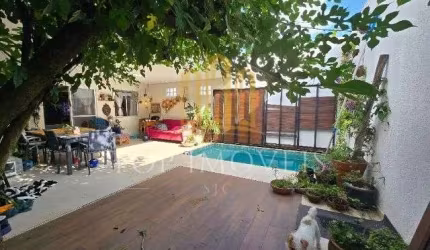 Casa em condomínio fechado, 2 dormitorios, com piscina aquecida, area gourmet Repleto de Planejados