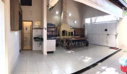A casa que você sempre sonhou... existe! Um lar encantador espera por você na charmosa  Vila Branca!