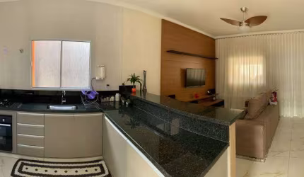 Casa Jardim Califórnia. Com 3 Quartos.
