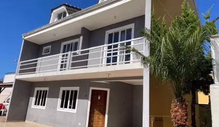 Triplex com 5 quartos ensolarado