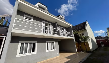 Triplex com 5 quartos ensolarado