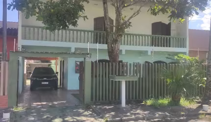 Sobrado para alugar  com piscina e 4 quarto(s)