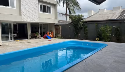 Ótima casa para locação diária em Caiobá