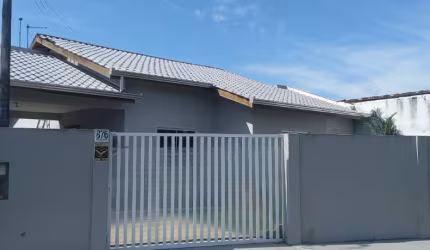 Residência moderna e aconchegante em Bom Retiro, Matinhos-PR