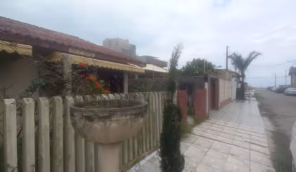 Casa à venda na Praia Grande, Matinhos, PR.