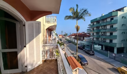 Apartamento - Padrão, para Venda em Ubatuba/SP