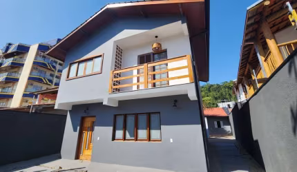 Casa - Padrão, para Venda em Ubatuba/SP