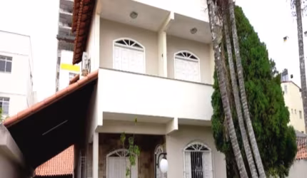 Casa à venda com 5 suítes na Praia do Morro, Guarapari ES