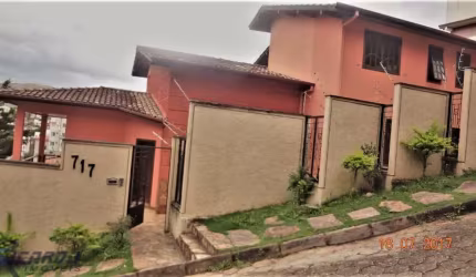 Casa à Venda com 3 Quartos no Bairro Santo Antônio - Itabira-MG