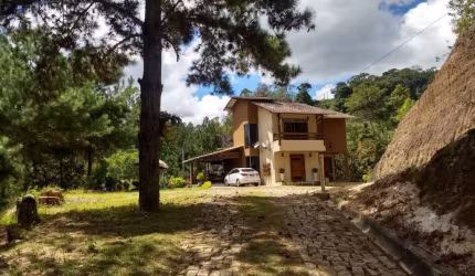 Chácara à venda com Casa Duplex de 4 quartos em condomínio, lazer completo, nas Montanhas Capixabas, Domingos Martins - ES.